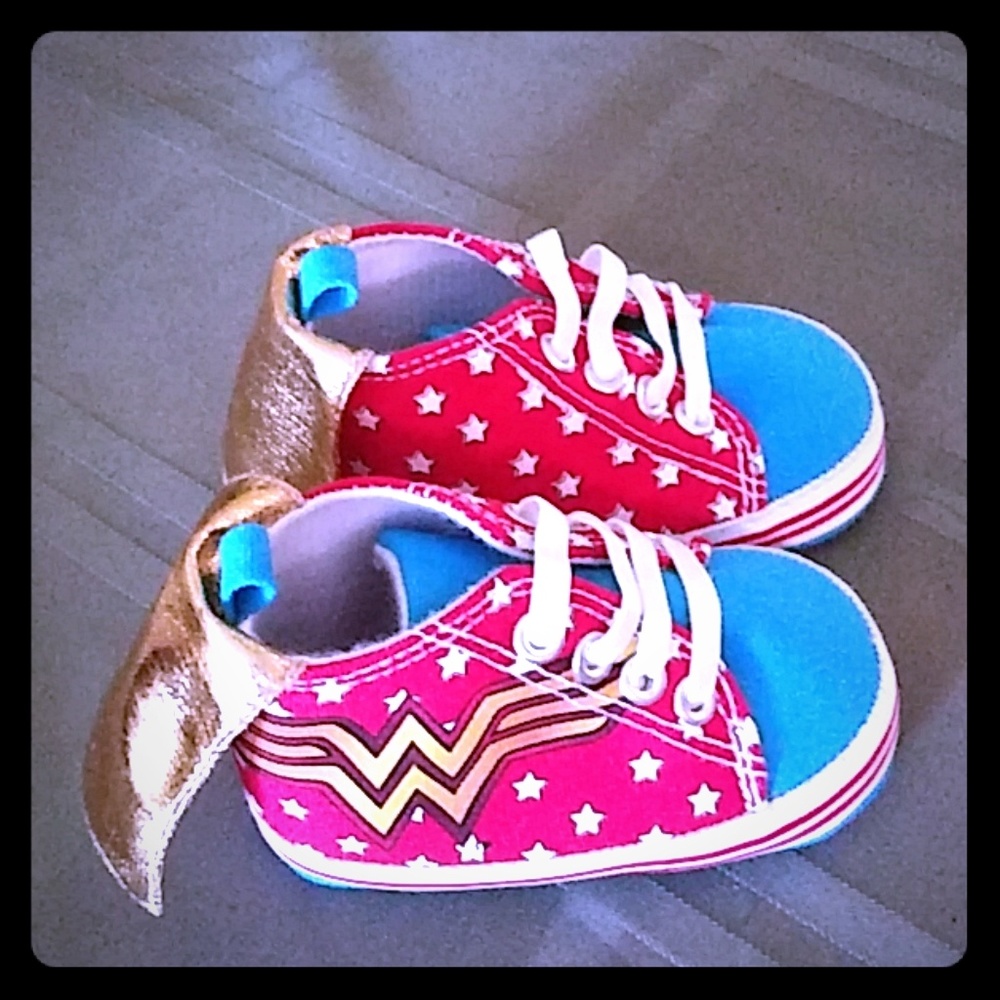 TM & DC Comics Wonder Woman shoes
